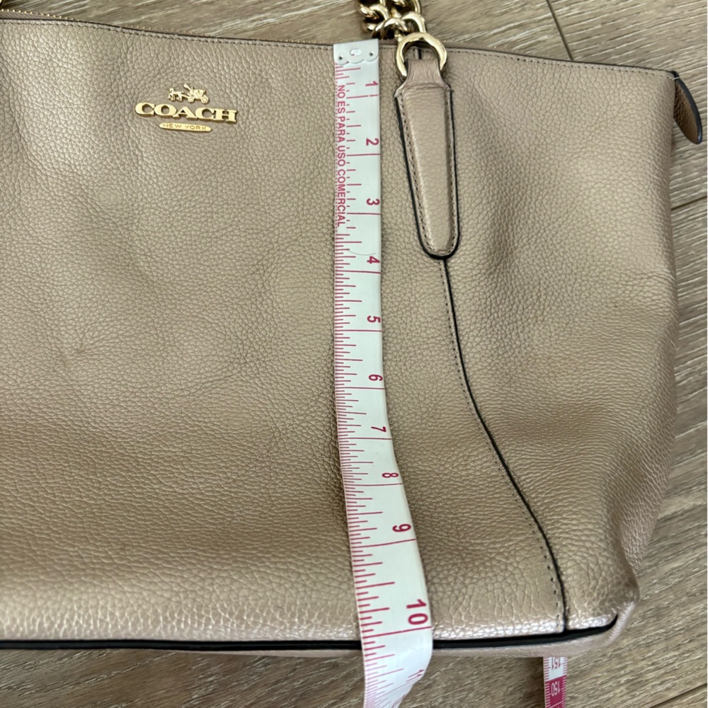 Coach Beige Leather Shoulder Bag with Gold Chain - Picture 3 of 11